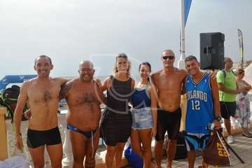 Alberto Rdríguez e Isabel Navarro triunfan en la XVII Travesía a Nado de Salinetas (Foto TA)